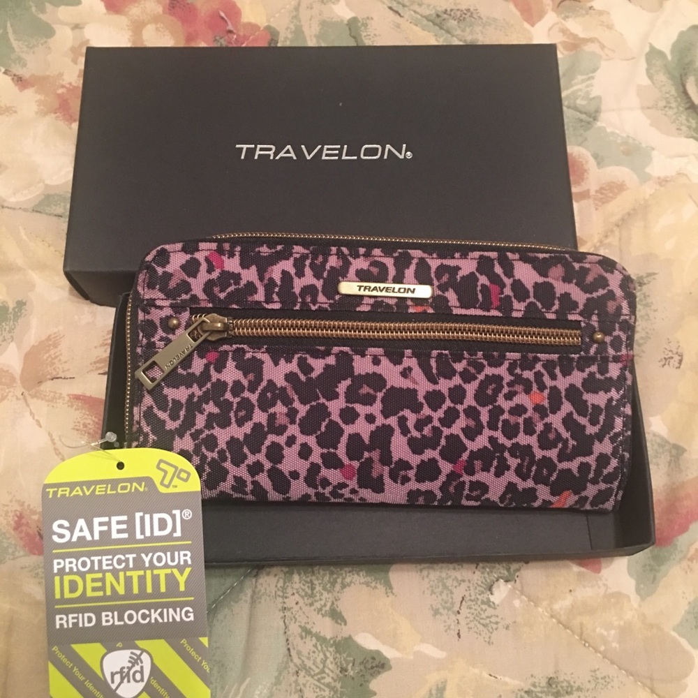 Travelon Zip Around RIGD Wallet
